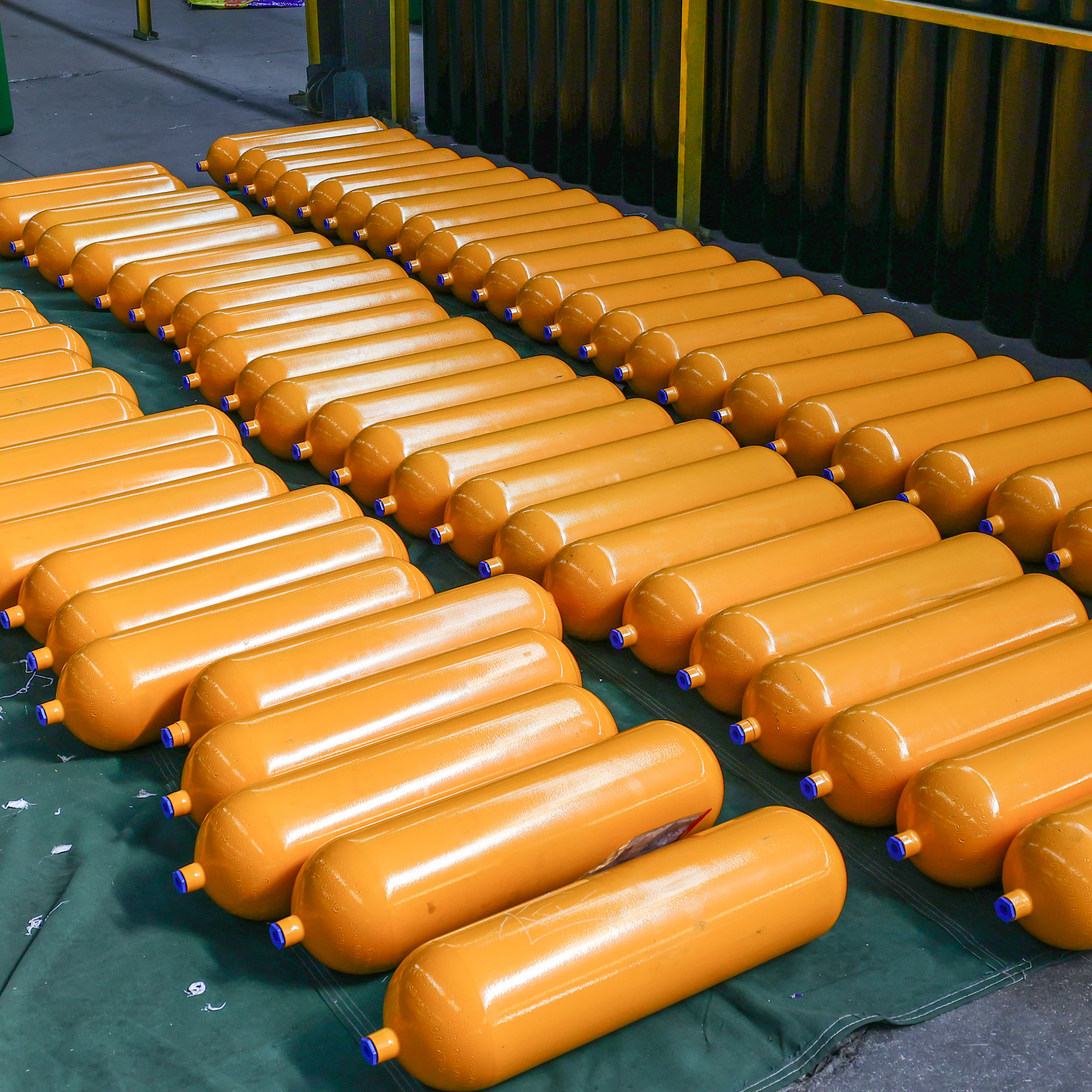 13.4L ISO11439 Standard High Pressure CNG-1 Vehical Seamless Steel CNG Cylinder